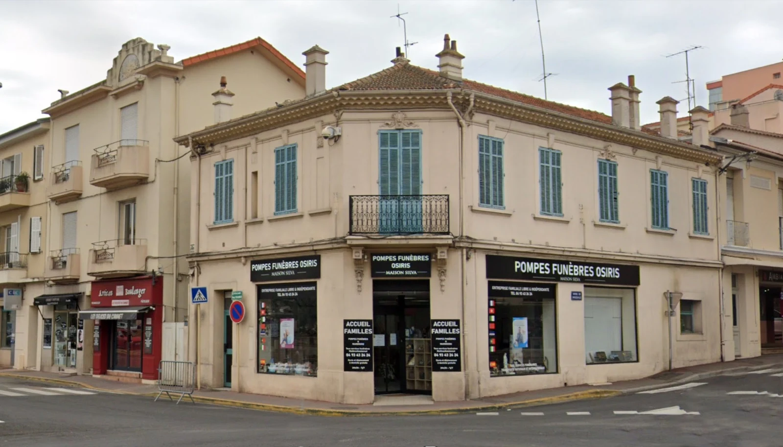Fassade der Agentur Osiris in Le Cannet, Place Rocheville